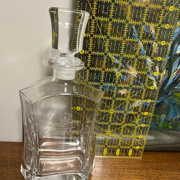 🥃 Crown Royal Clear Glass Decanter - Picture 4 of 4